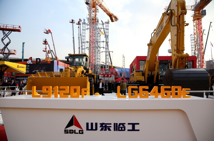 SDLG mixes greatest hits with new releases at bauma China 2014