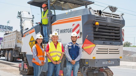 “We rely on Wirtgen cold milling machines.” says Engineer Ruben Tinoco, proprietor of Triturados Asfalticos de Torreón S.A de C.V. (centre).