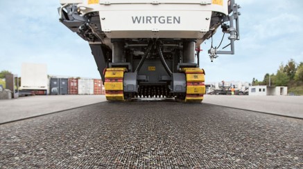 Wirtgen’s PCD cutters have a tip made of artificial diamond material and produce an exceedingly uniform milled surface.