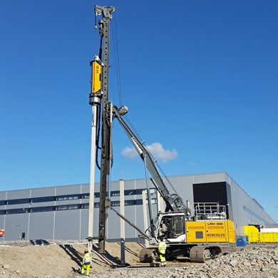 Liebherr LRH 100 Piling rigs with fixed and swinging leader