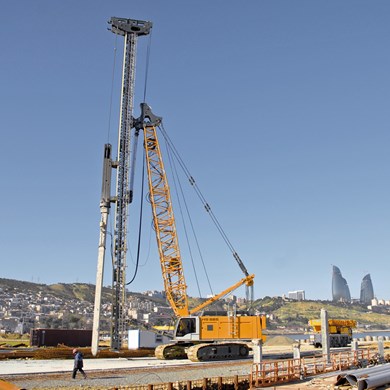 Liebherr LRH 400 Piling rigs with fixed and swinging leader