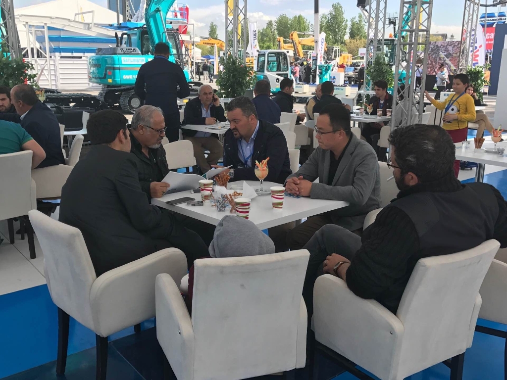 Shantui Made its Debut on Serbia and Turkey Construction Machinery Exhibition