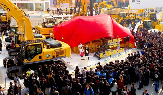 “Value That Works”, Shantui Giant Bulldozer Shocks Bauma China 