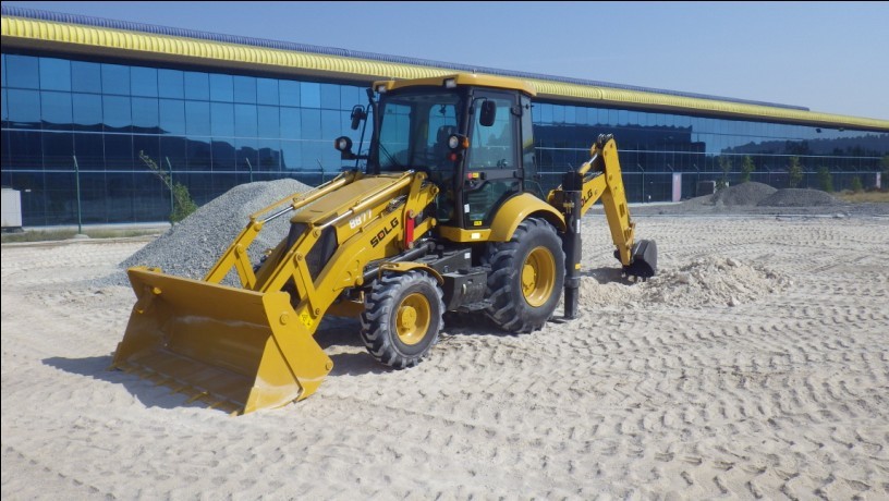 SDLG launches fully loaded B877 backhoe loader