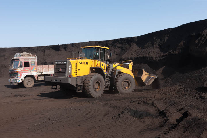 “Excellent value” wheel loaders run like clockwork at Indian seaport