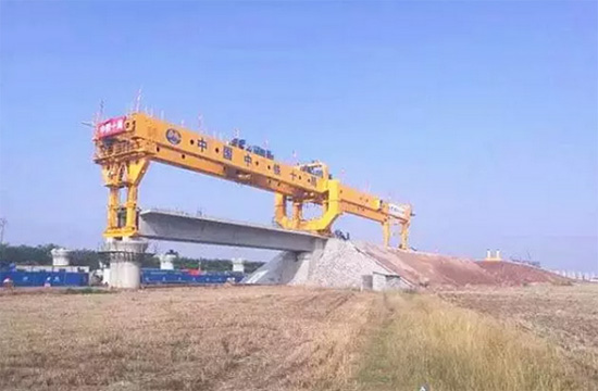 XCMG’s “Bumblebee” Successfully Erected the First Bridge Girder for Jinan-Qingdao High-Speed Railway!