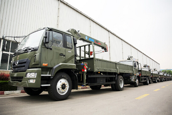 XCMG Integrated Truck with Loading Crane Passes Inspection Conducted by the Army Smoothly