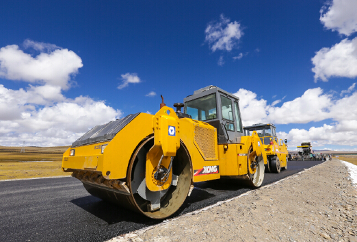 XCMG Complete Road Equipment Paves a “Sky Road” on 4200m Highland