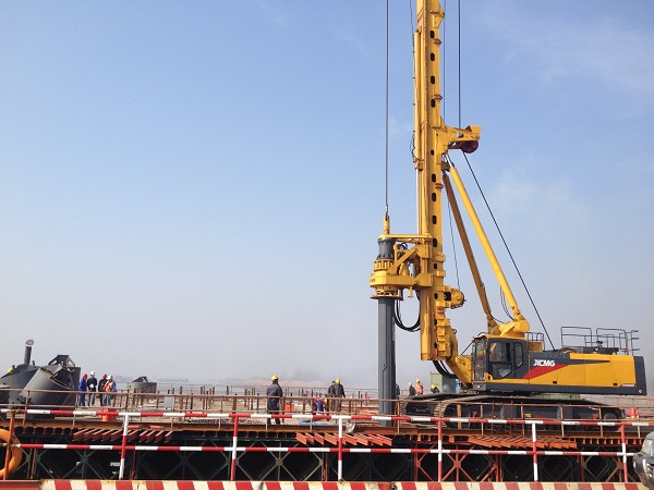 XCMG XR460D -- China's Largest Hydraulic Retractable-Chassis Drilling Rig