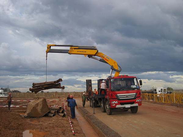 XCMG’s truck-mounted crane helping with Cambodia’s largest thermal power project