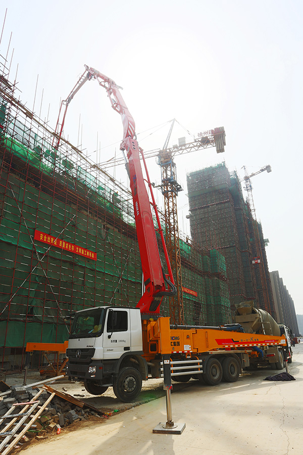 Successful Construction of The Three-bridge Pump Truck with Globally Longest Full Steel Arm