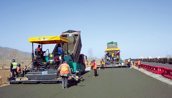 Construction Machines of XCMG Playing a Leading Role in the Reconstruction and Expansion of Hohhot-Baotou Section of Beijing-Tibet Expressway