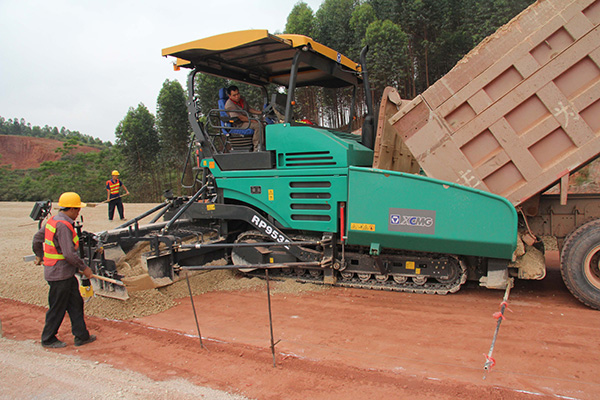 Construction Case: An Ordinary Hero among Pavers---XCMG RP953E Boosting the Road Construction of Southwestern China