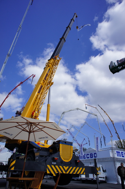 The new rough terrain wheeled crane of XCMG was favored at INTERMAT France
