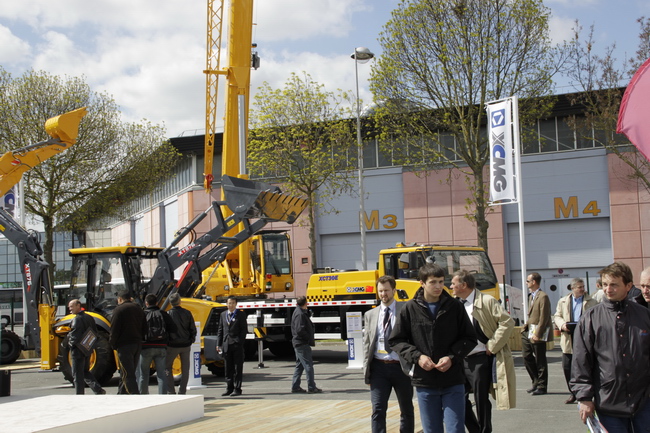 XCMG shows all its attractions at INTERMAT 2012
