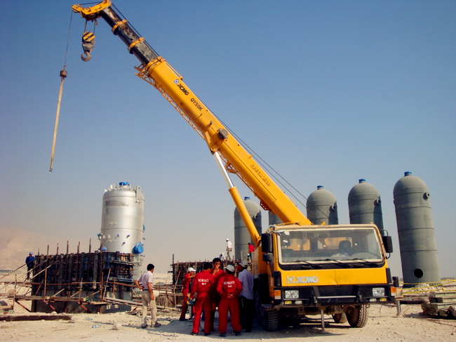 XCMG Cranes Lift Oilfield Construction in Middle East