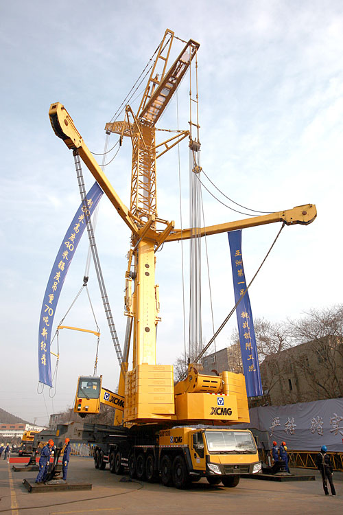 XCMG 1200-tonnage All-terrain Crane Made a Hit in Its Test 