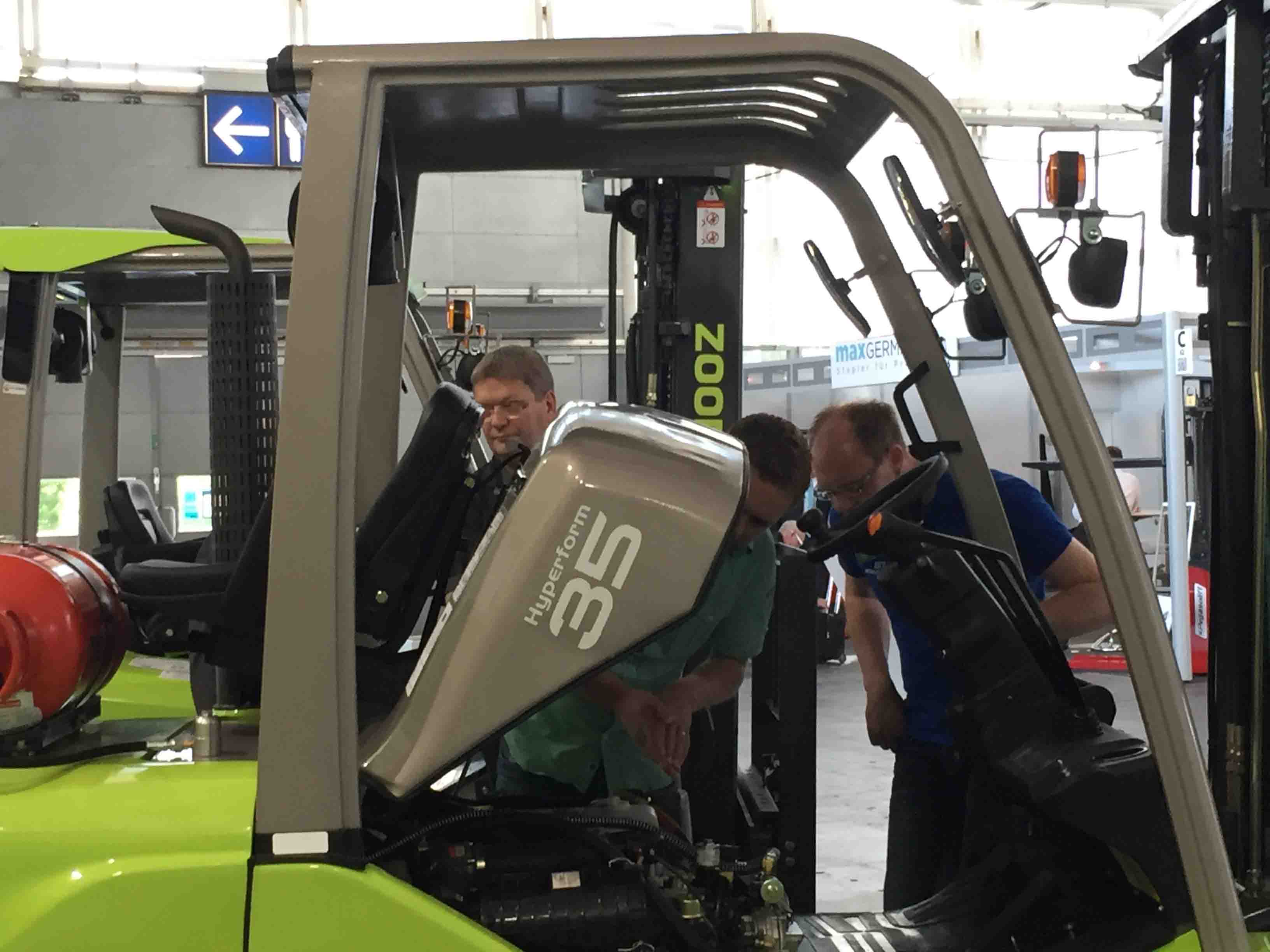 Zoomlion’s Star Forklifts Exhibited at CeMAT