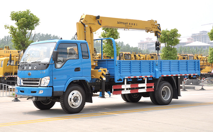 SENYUAN 6.3 tons lorry crane Camion-grue