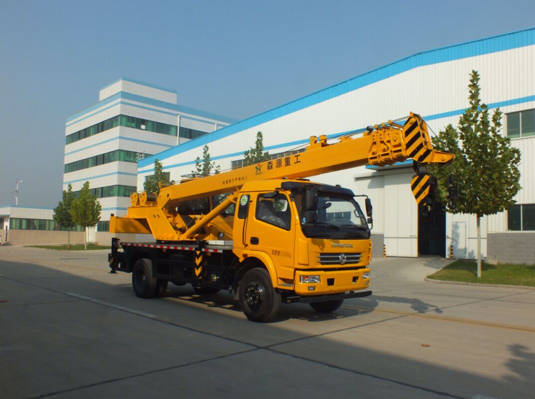 SHENGYUAN Dongfeng chassis 8 tons truck crane