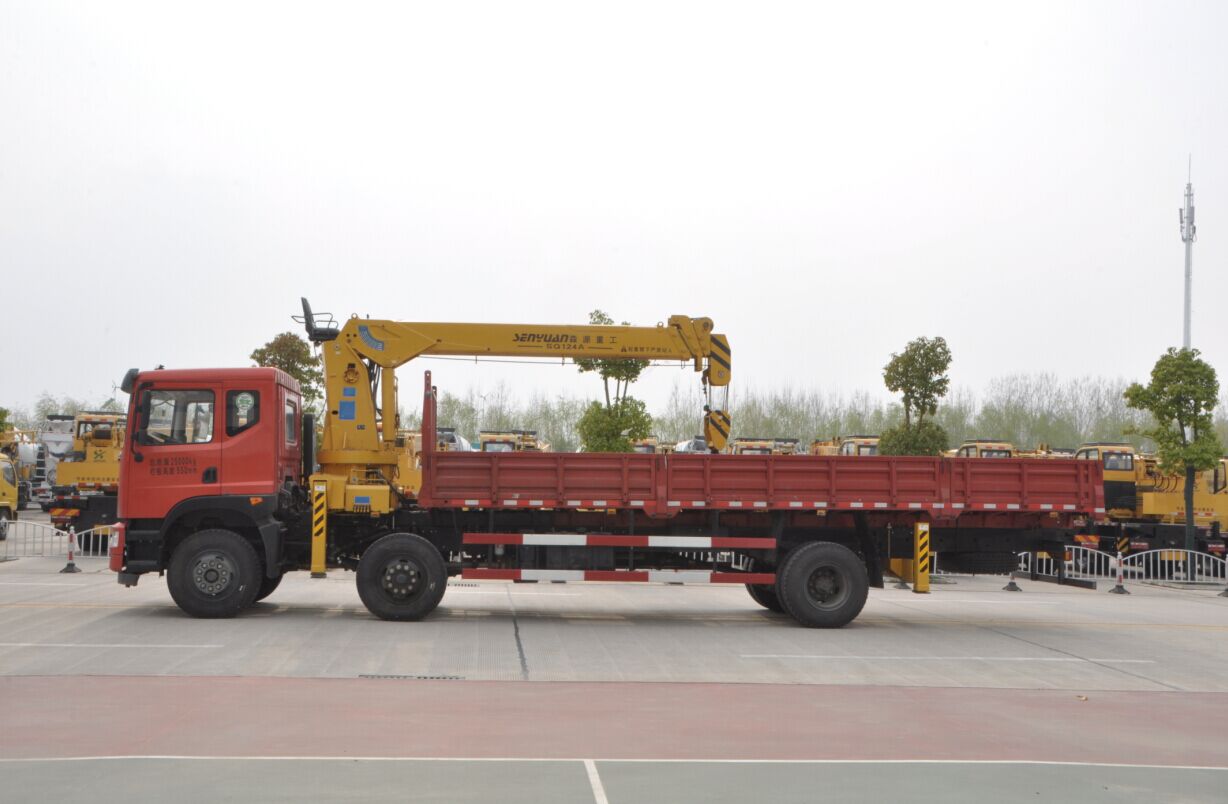 SENYUAN 12 tons lorry crane Camión grúa