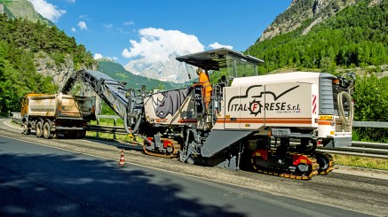 Wirtgen W 220 mills surface course at the foot of Mont Blanc in half the time