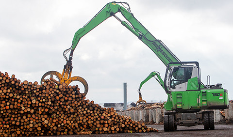 Efficient division of work in timber handling with two SENNEBOGEN 730 M-HD at Rettenmeier Holzindustrie