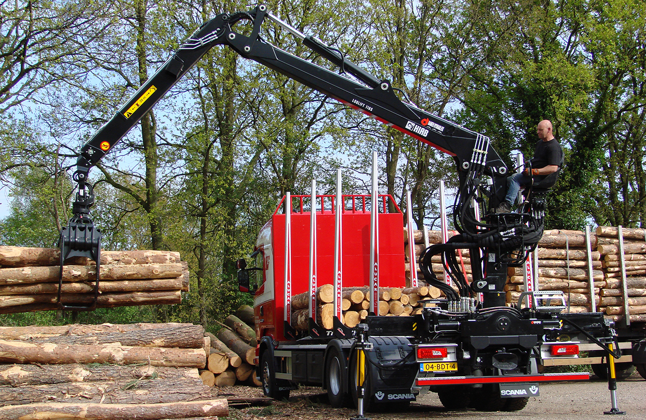 LOGLIFT 118SForestry & Recycling cranes