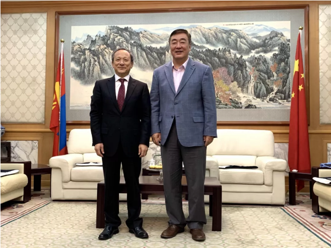 Chinese Ambassador to Mongolia Xing Haiming met with XCMG Chairman Wang Min