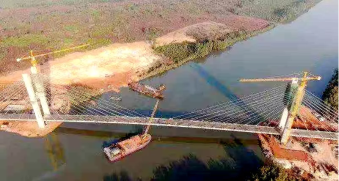 XCMG Assists successful closure of the first cable-stayed bridge in Guinea 