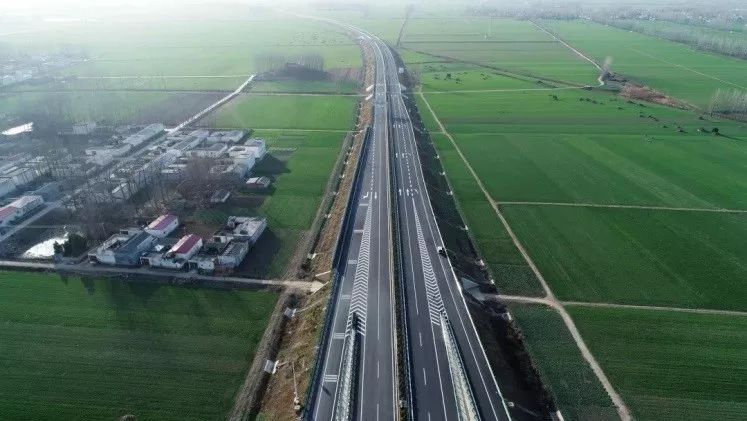 Zhongjiaoxizhu: black asphalt is used to add brightness to the strong scenery of China