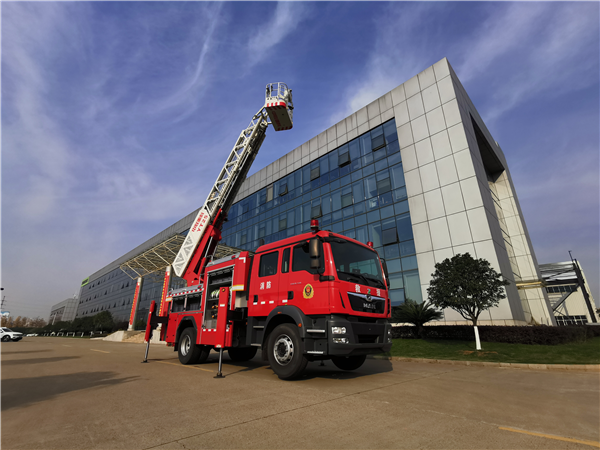 China's first urban main battle ladder vehicle in zoomlion off-line main battle function and high-altitude rescue perfect combination