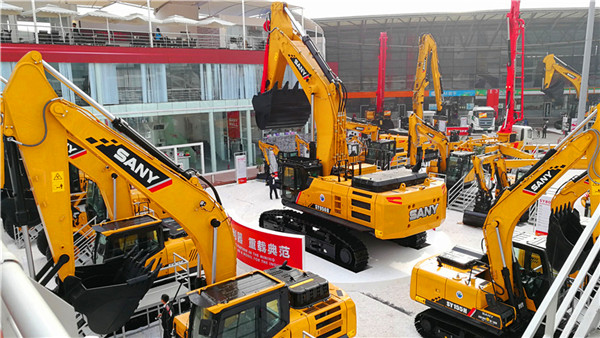 In 2019, 235,693 excavators and 123,615 loaders were sold