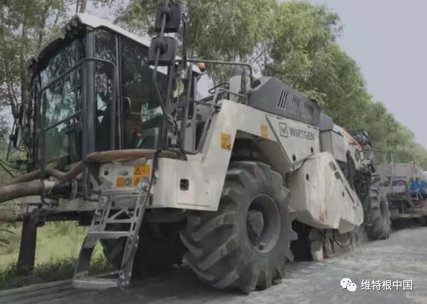 Site report | witgen WR 250 provides an ideal solution for the repair of highway 102 in Shanxi Province