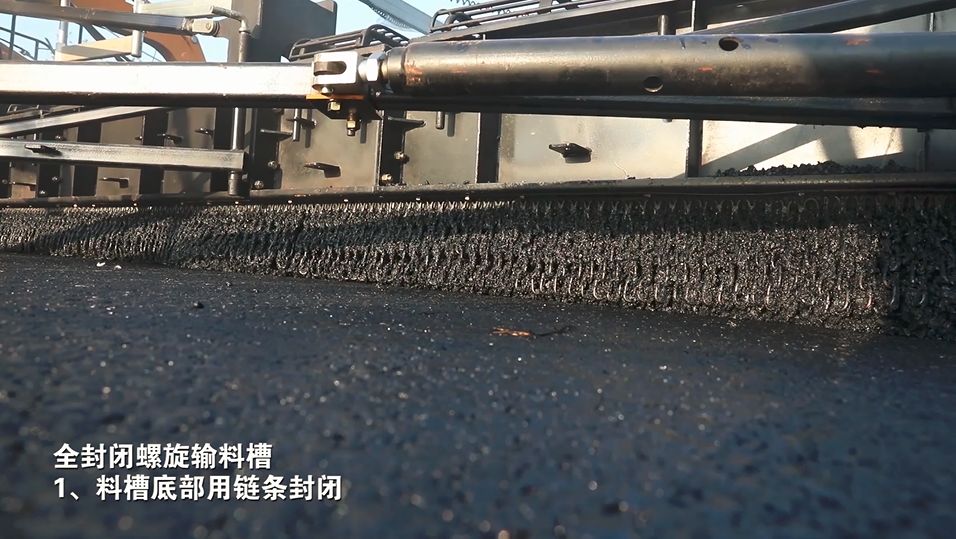 Core principle of modern anti-segregation paver: fully buried screw, secondary stirring