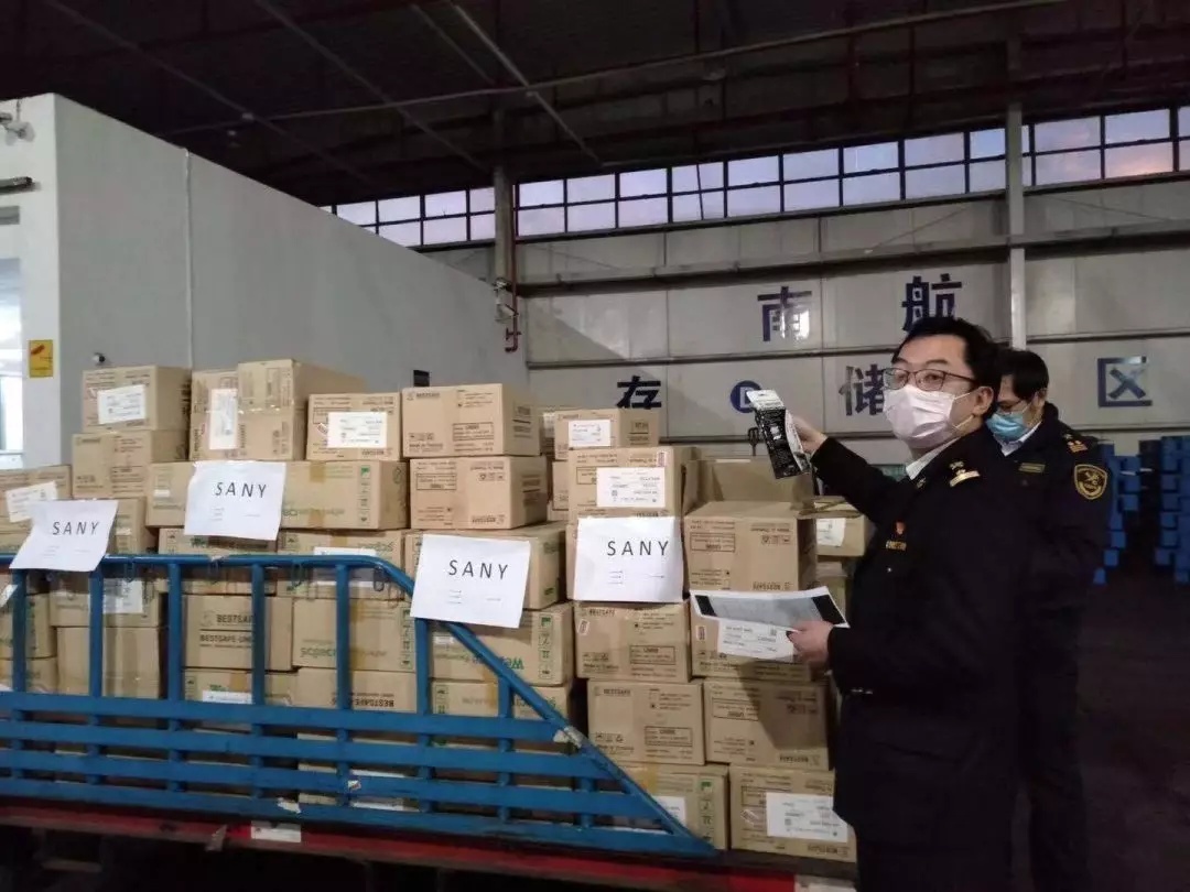 Hunan enterprise strength and responsibility! Sany purchased 120,000 sets of protective clothing and 2 million surgical masks worldwide, donated!