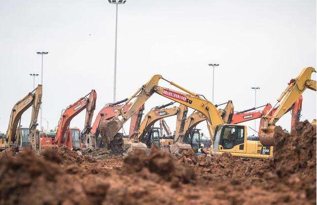 1491 excavators, cranes and other equipment are put into operation