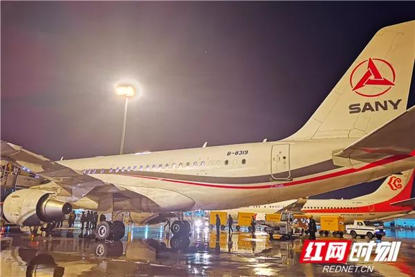 Warm heart! Sany heavy industries overseas to buy another 42,000 anti-epidemic supplies late at night special aircraft arrived in changsha