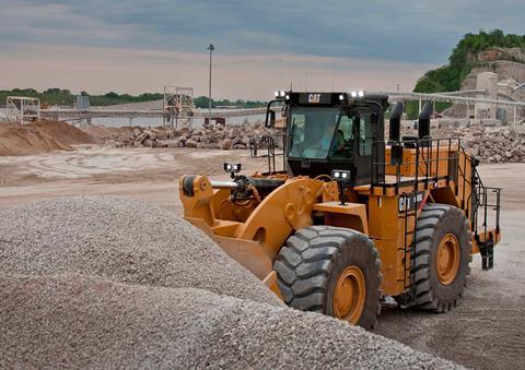 Cat 990K loader digging