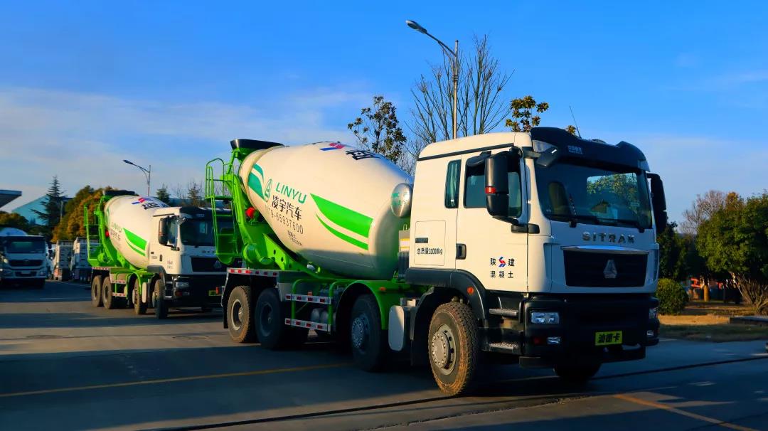 Overcome all difficulties! The first batch of ling yu tank trucks were sent to the market