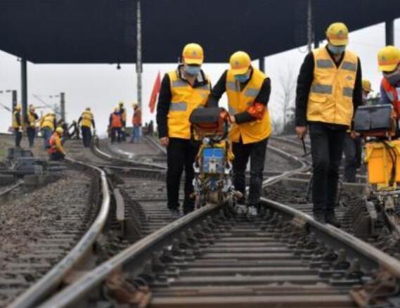 Construction has resumed at 384 key stations in 28 projects, including the beijing-shenyang high-speed railway and the beijing-xiongcheng intercity line