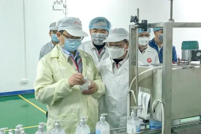 Byd medical-grade hand-sanitizing gel 300,000 bottles per day