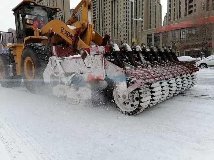 Thumb up! Snow removal to 