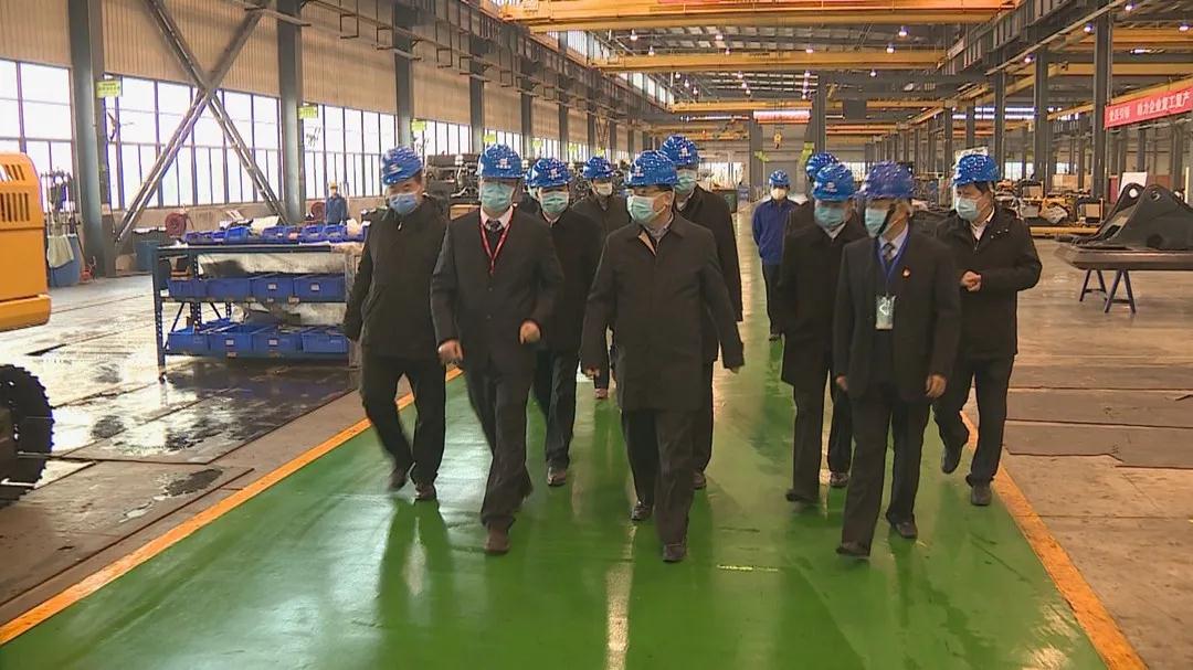 Hu heping, secretary of shaanxi provincial party committee, paid a visit to the weinan industrial park and fully affirmed zoomlion's efforts to prevent epidemic and resume production