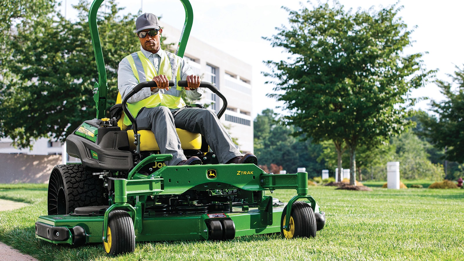 John Deere Fastback™ PRO Rear-Discharge Mower Deck