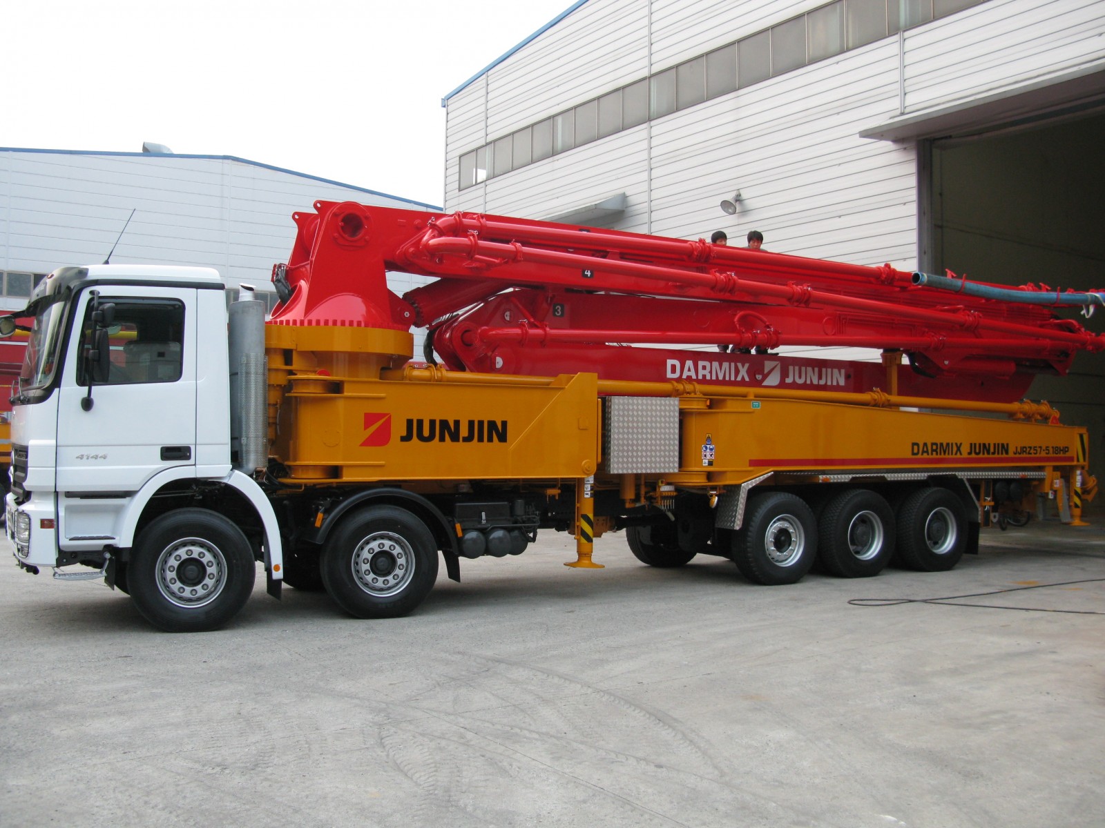 JUNJIN 57M-JJRZ57-5.18MB Pompe à béton montée sur camion