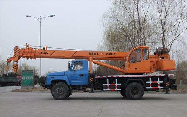 WOLWA  GNQY-Dongfeng pointed crane