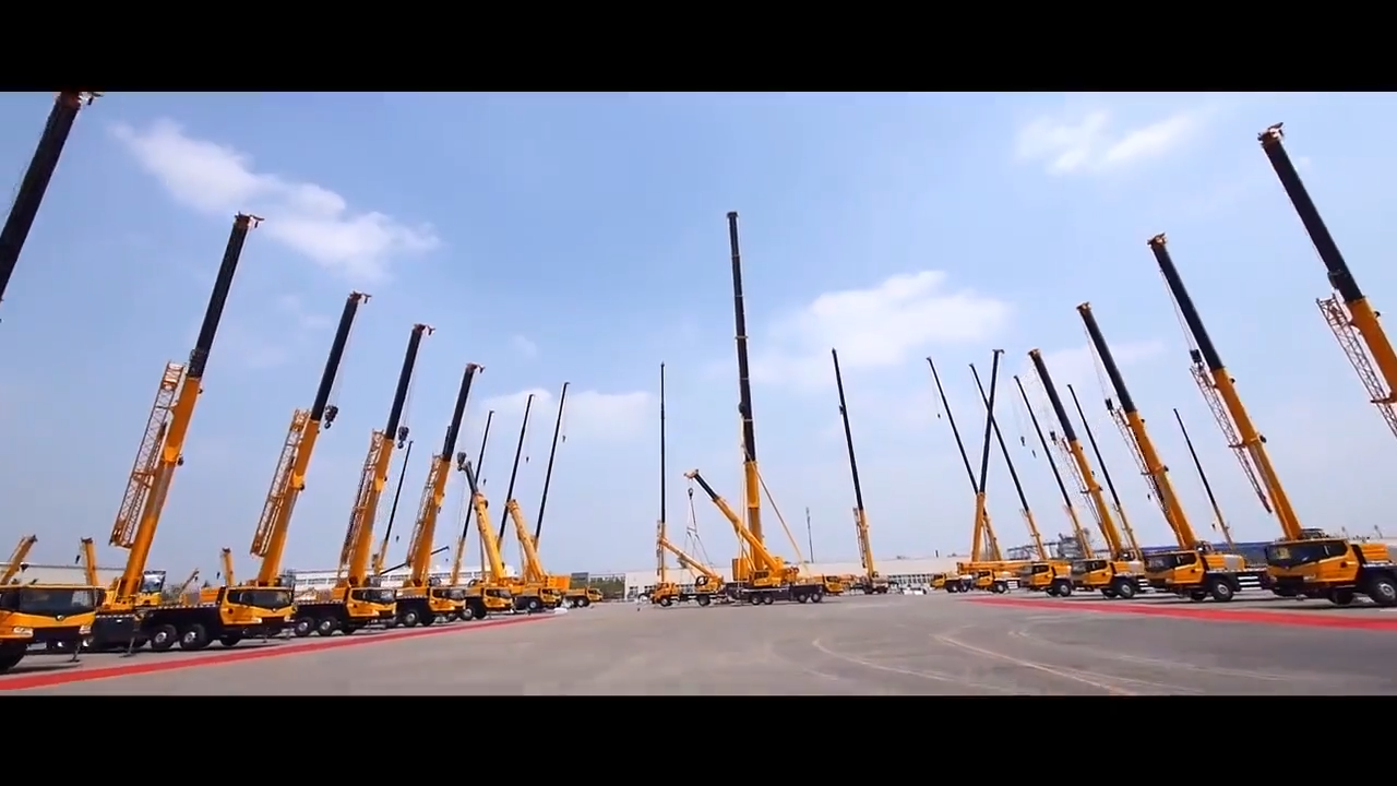 XCMG brand construction crane 62.5m lifting height