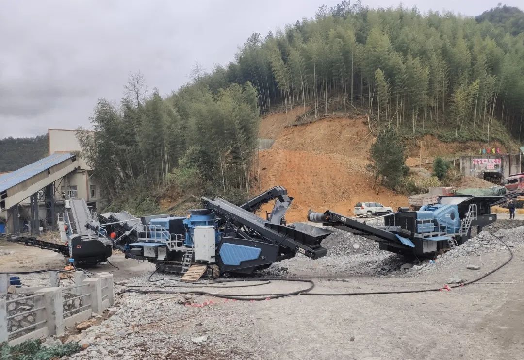 Shaorui Heavy Industry Co., Ltd.: 6 Mobile Units Break Together and Start Construction! April is the most beautiful day in the world, living up to the spring scenery and the "stone" line!