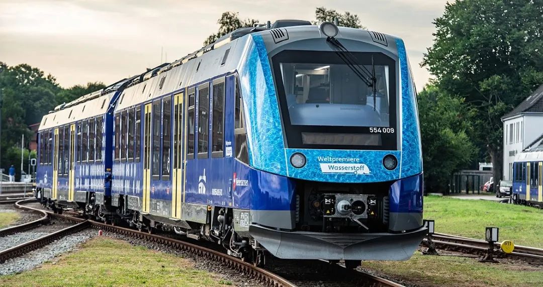 Cummins Hydrogen Technology Drives the World's First Zero-Hydrocarbon Train Set